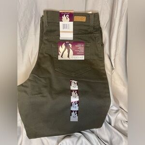 NWT Gloria Vanderbilt Khaki Stretch Classic Fit Pants